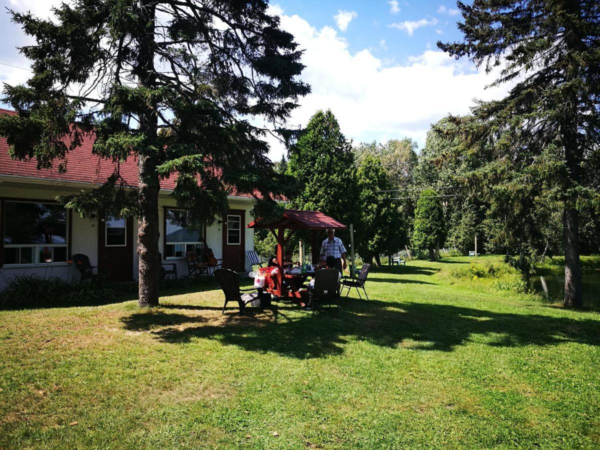 Auberge La Coudriere L'Isle-aux-Coudres Exteriör bild