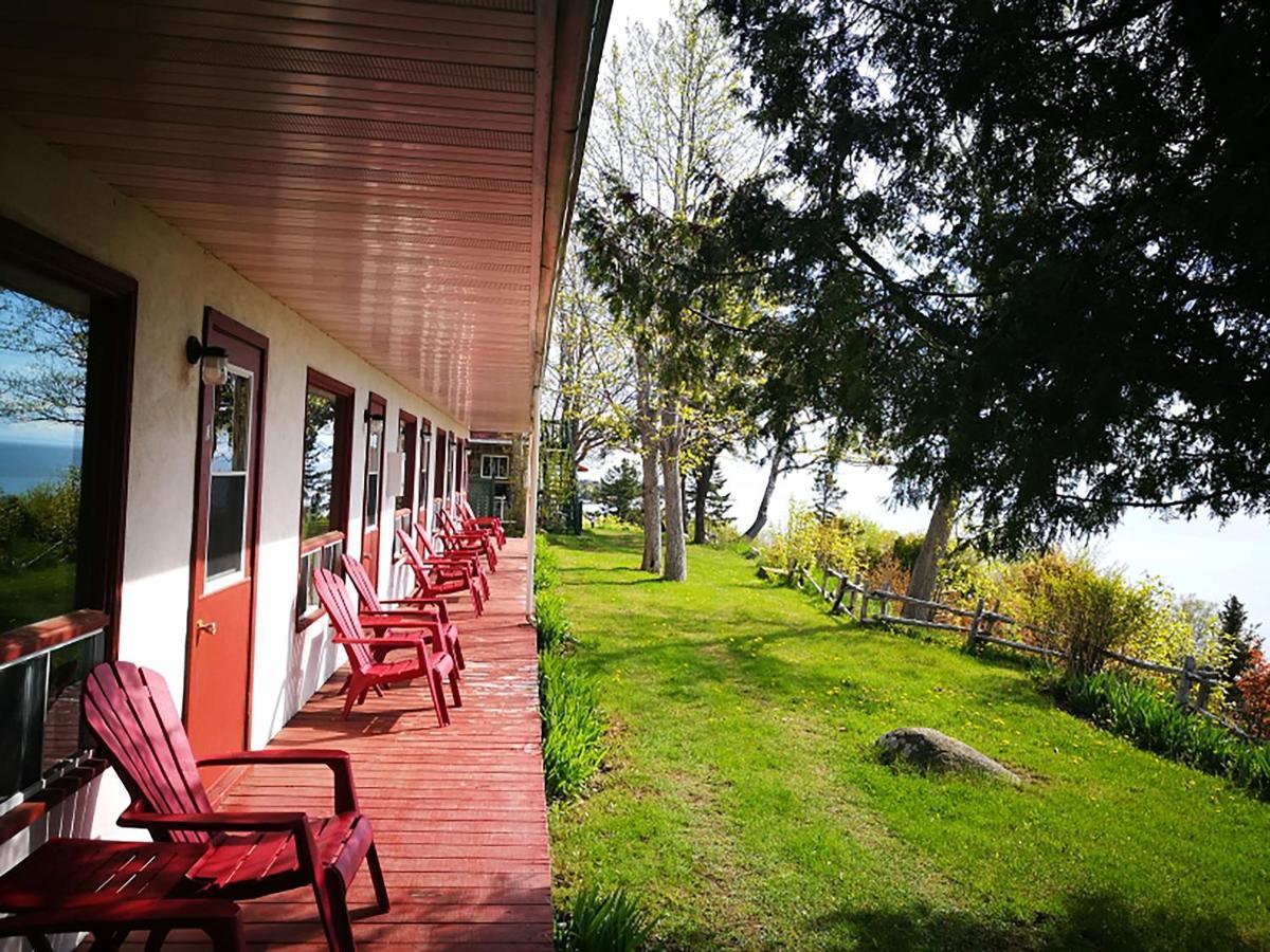 Auberge La Coudriere L'Isle-aux-Coudres Exteriör bild