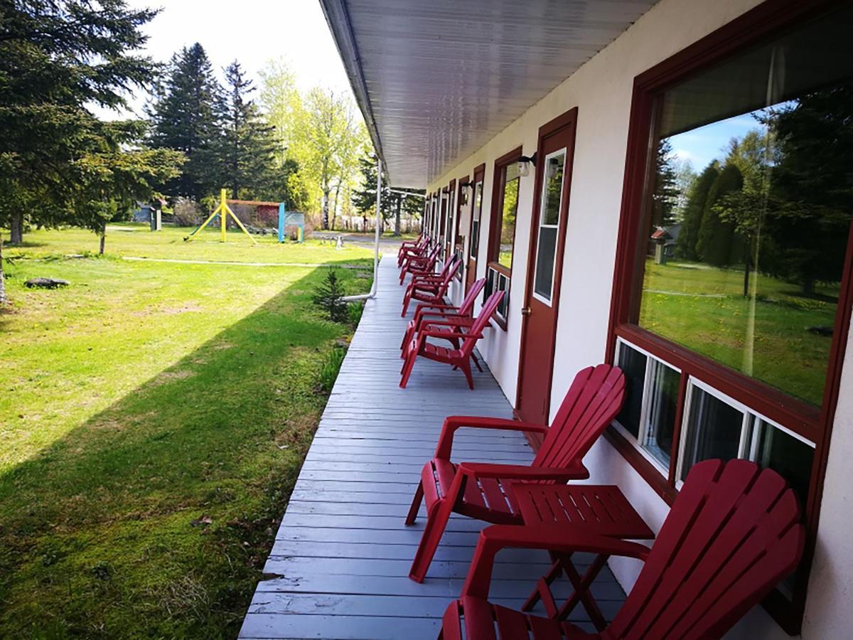 Auberge La Coudriere L'Isle-aux-Coudres Exteriör bild