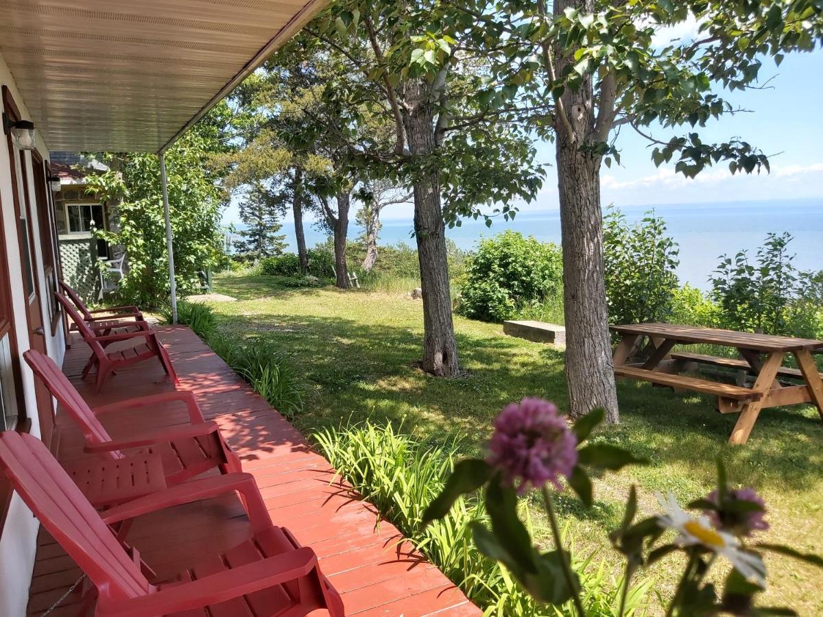 Auberge La Coudriere L'Isle-aux-Coudres Exteriör bild