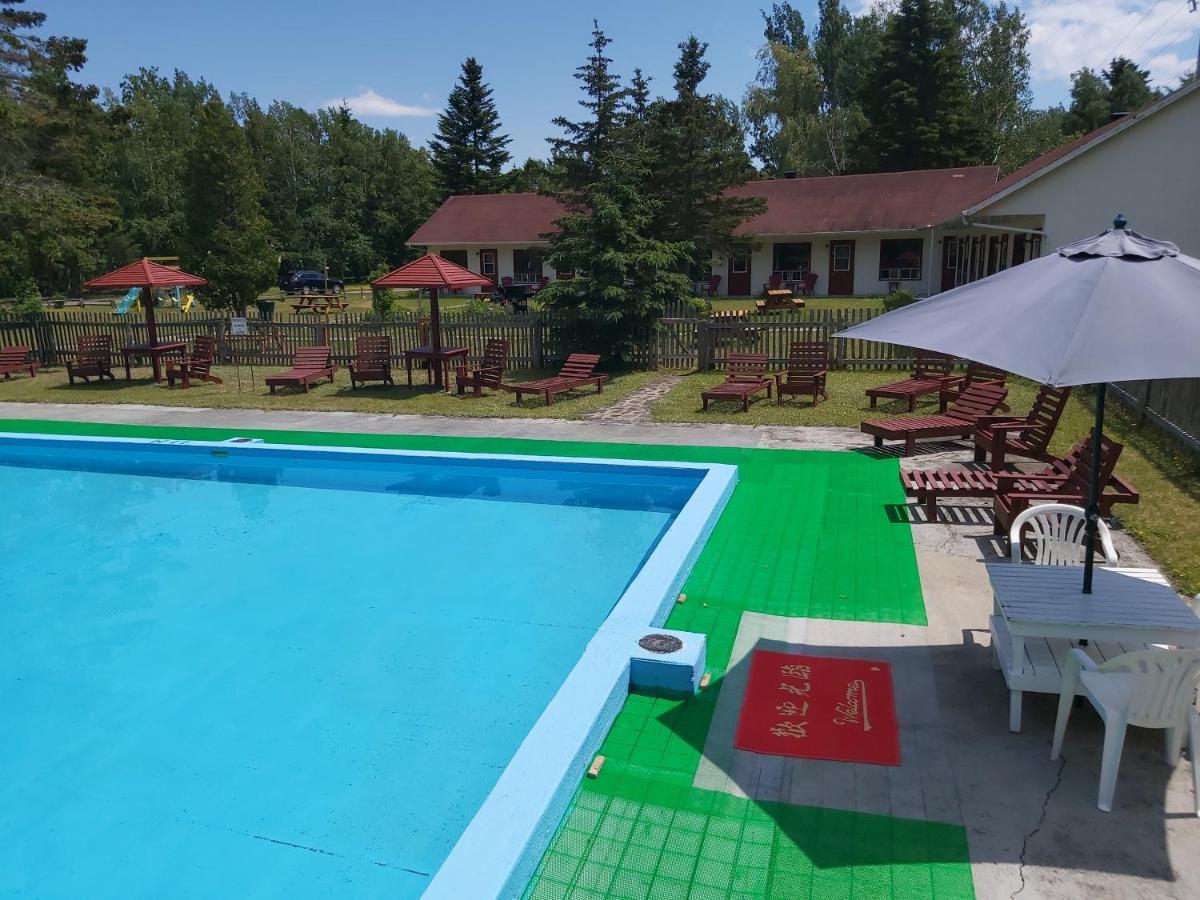 Auberge La Coudriere L'Isle-aux-Coudres Exteriör bild