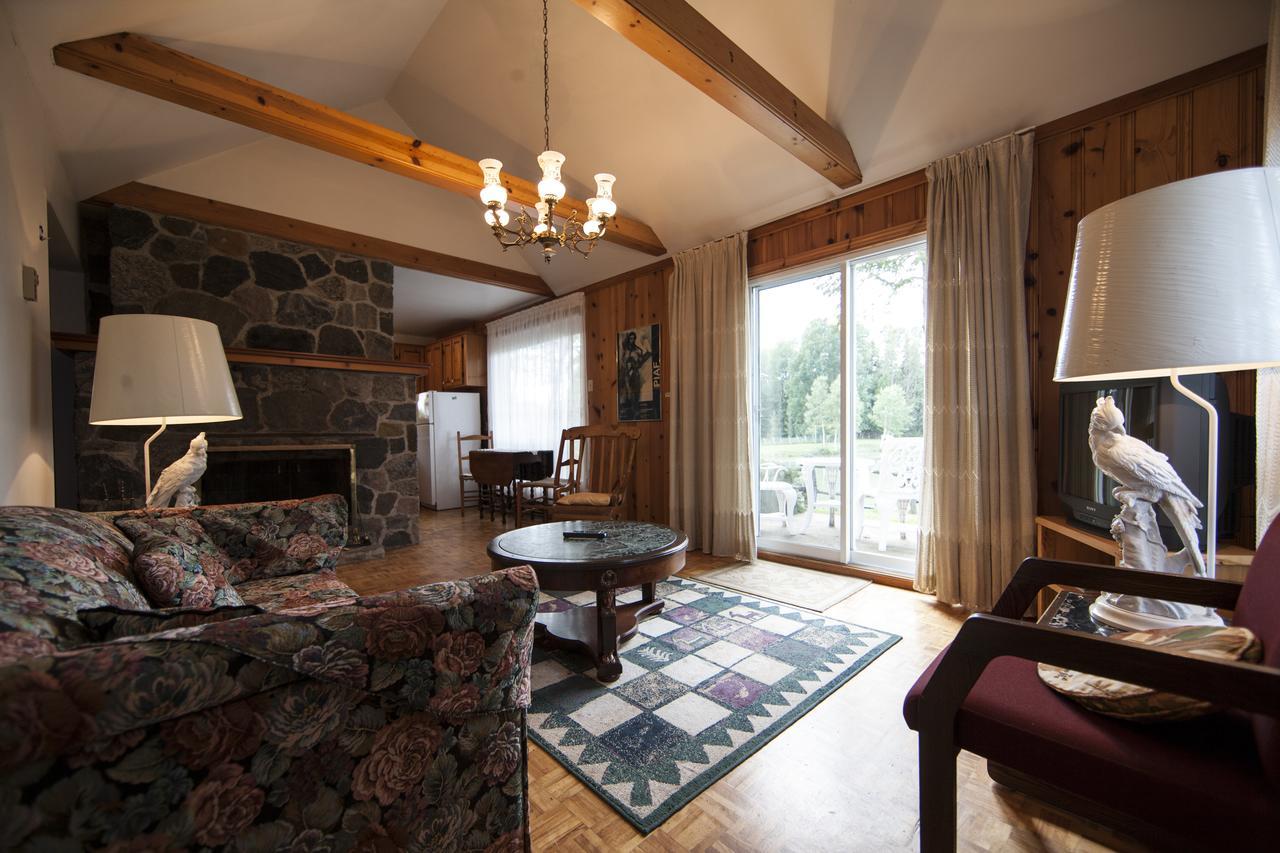 Auberge La Coudriere L'Isle-aux-Coudres Exteriör bild