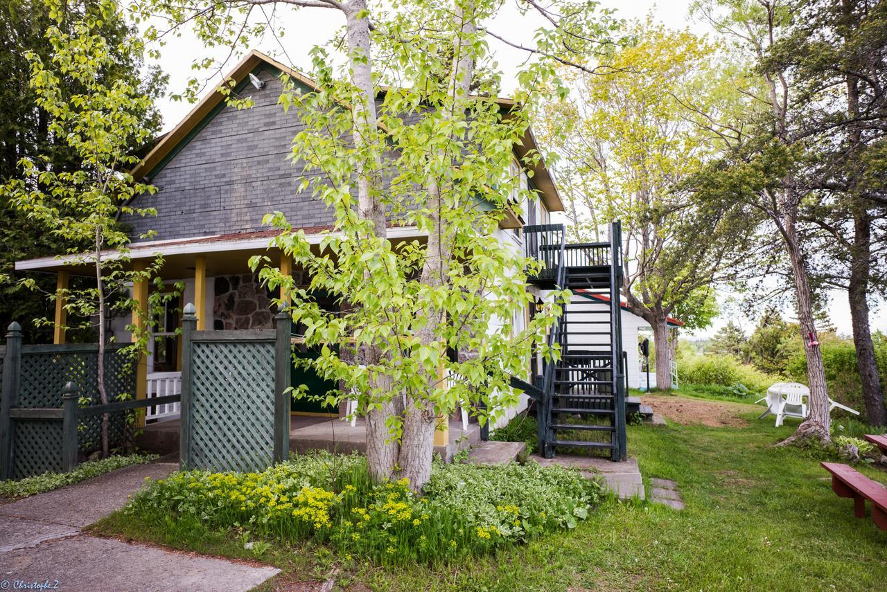 Auberge La Coudriere L'Isle-aux-Coudres Exteriör bild